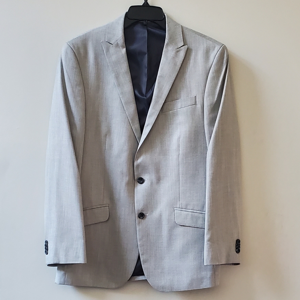 NWOT KENNETH COLE REACTION Men Light Grey Suit
